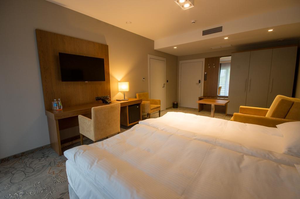 Rezydencja Sosnowa Luxury Hotel Янув-Любельский Экстерьер фото