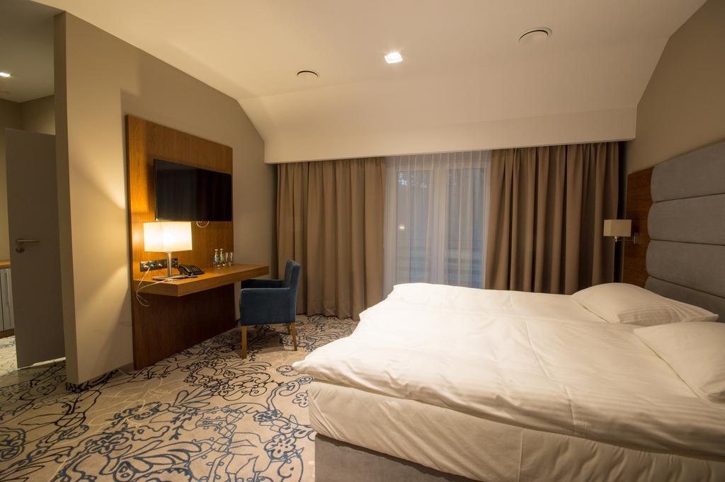 Rezydencja Sosnowa Luxury Hotel Янув-Любельский Экстерьер фото
